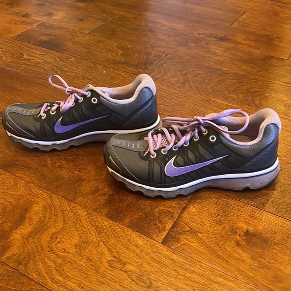 Nike lavender and dark gray and a half lady sneakers - Picture 3 of 8